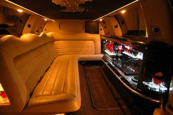 8 Person Lincoln Limo Service Daytona Beach