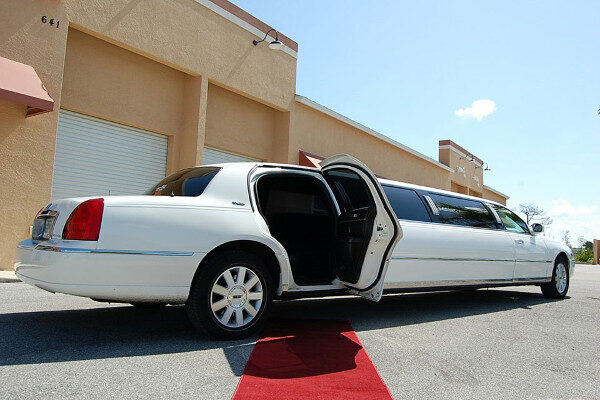 8 Person Lincoln Stretch Limo Daytona Beach